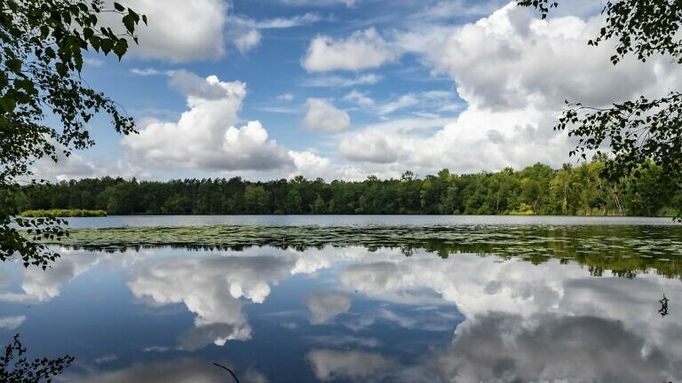 Wolkenspiegelung im Franziskussee